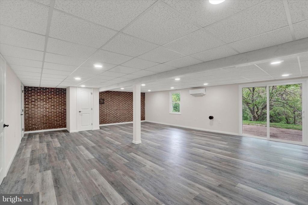 Image 16 of property listing at 521 BENYOU LN, New Cumberland, PA 17070