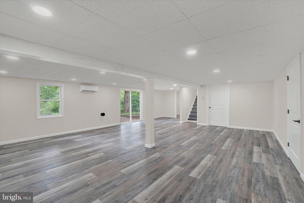 Image 18 of property listing at 521 BENYOU LN, New Cumberland, PA 17070