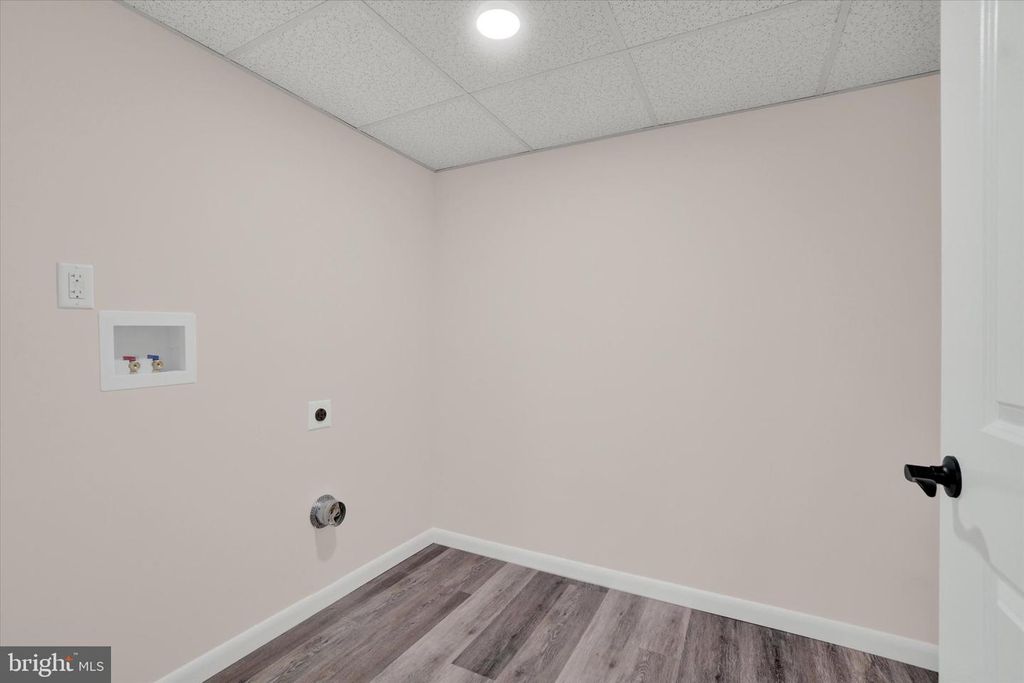 Image 19 of property listing at 521 BENYOU LN, New Cumberland, PA 17070