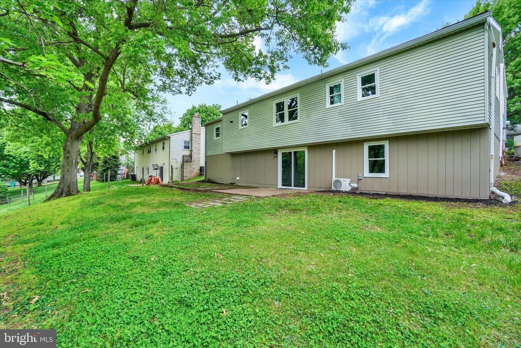 Image 21 of property listing at 521 BENYOU LN, New Cumberland, PA 17070