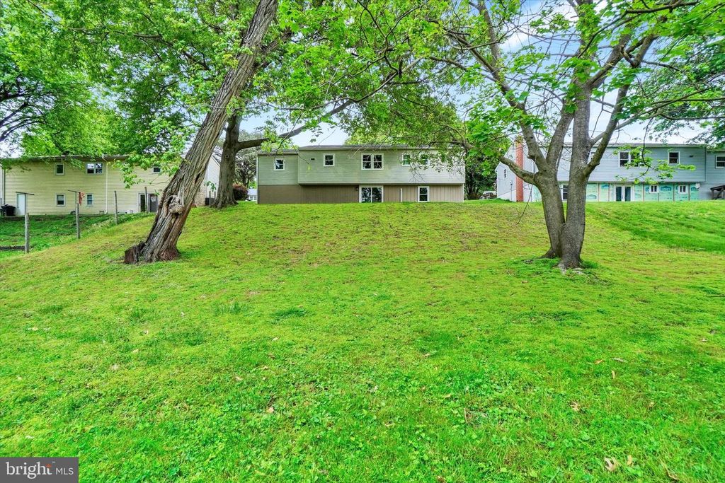 Image 22 of property listing at 521 BENYOU LN, New Cumberland, PA 17070
