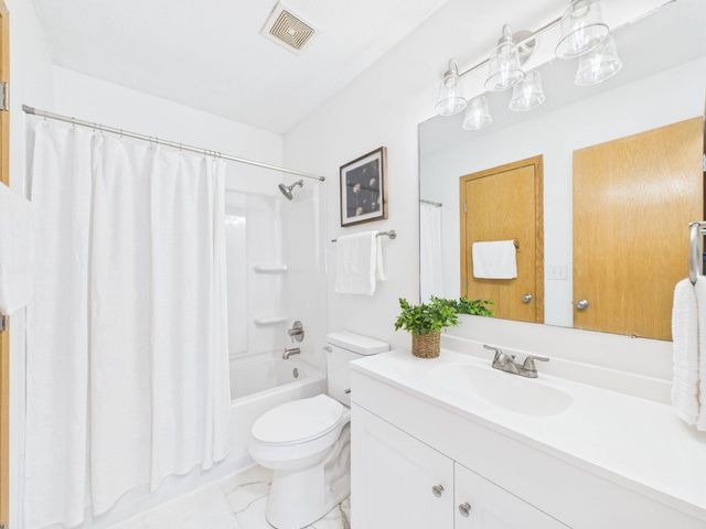 930 E 53rd St S, Wichita, KS 67216