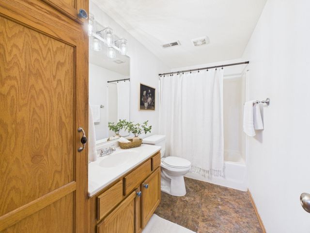 930 E 53rd St S, Wichita, KS 67216