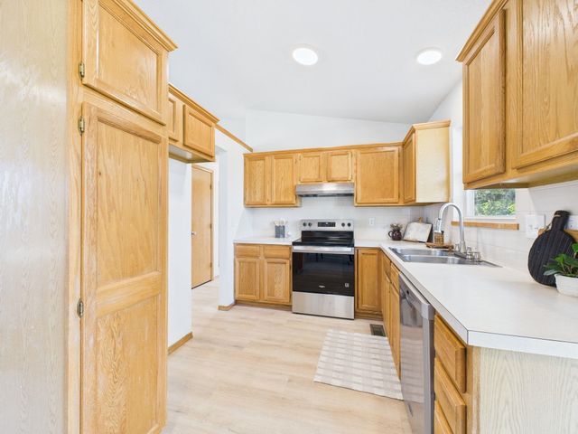 930 E 53rd St S, Wichita, KS 67216