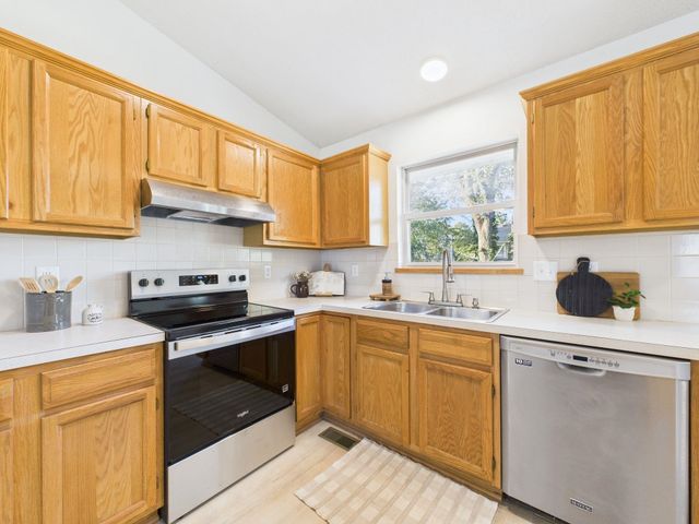 930 E 53rd St S, Wichita, KS 67216