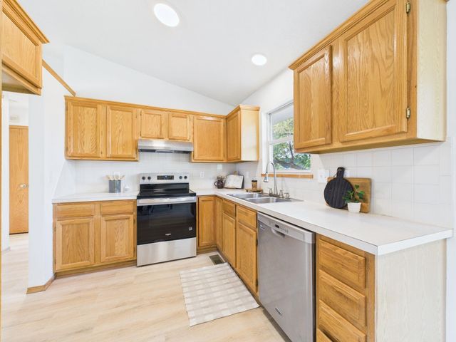 930 E 53rd St S, Wichita, KS 67216