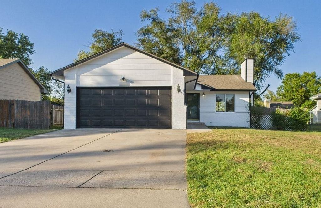 930 E 53rd St S, Wichita, KS 67216