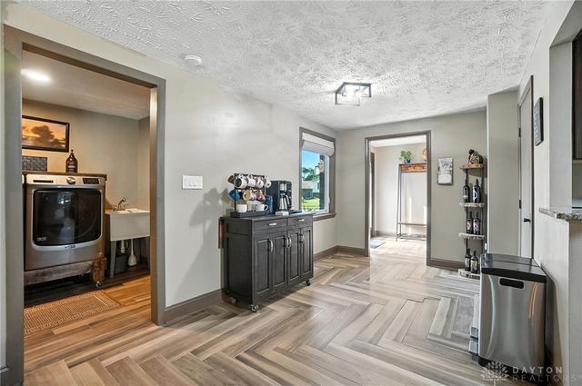 7227 Gardenside Drive, Dayton, OH 45414