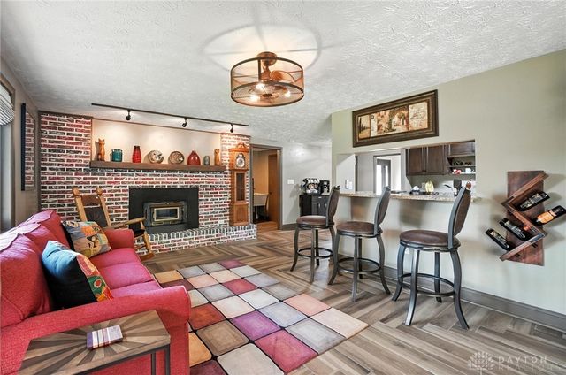 7227 Gardenside Drive, Dayton, OH 45414