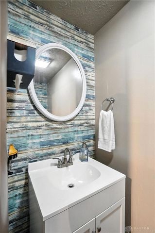7227 Gardenside Drive, Dayton, OH 45414