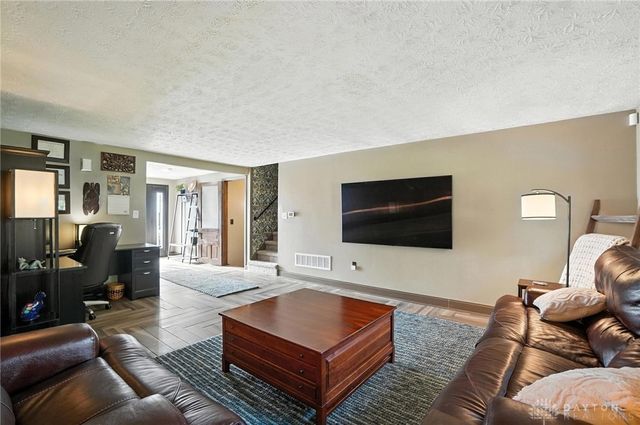 7227 Gardenside Drive, Dayton, OH 45414