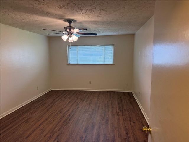 214 Kings Court, Stafford, TX 77477