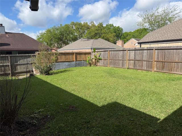 214 Kings Court, Stafford, TX 77477