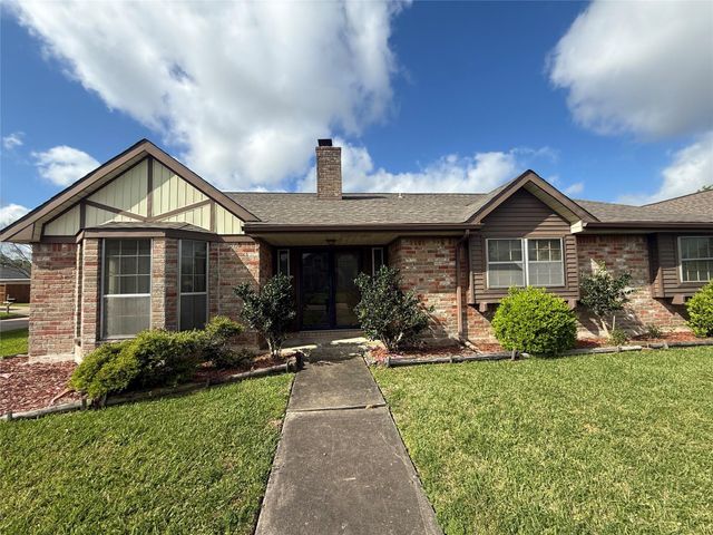 214 Kings Court, Stafford, TX 77477