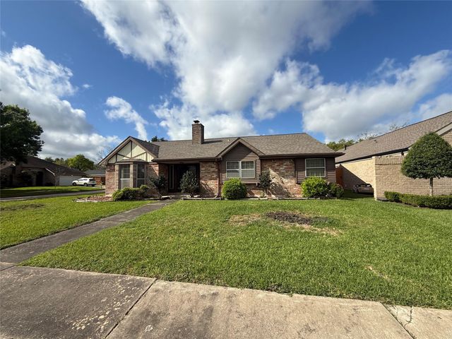 214 Kings Court, Stafford, TX 77477