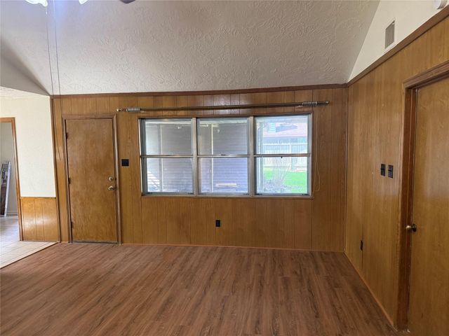 214 Kings Court, Stafford, TX 77477