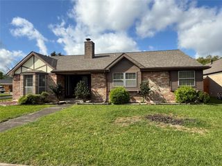 214 Kings Court, Stafford, TX 77477
