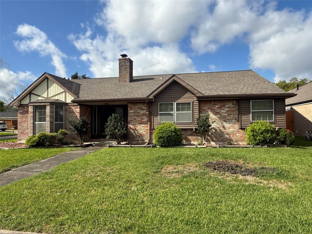 214 Kings Court, Stafford, TX 77477