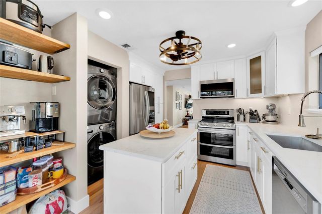 511 LONGFELLOW COURT D, Safety Harbor, FL 34695