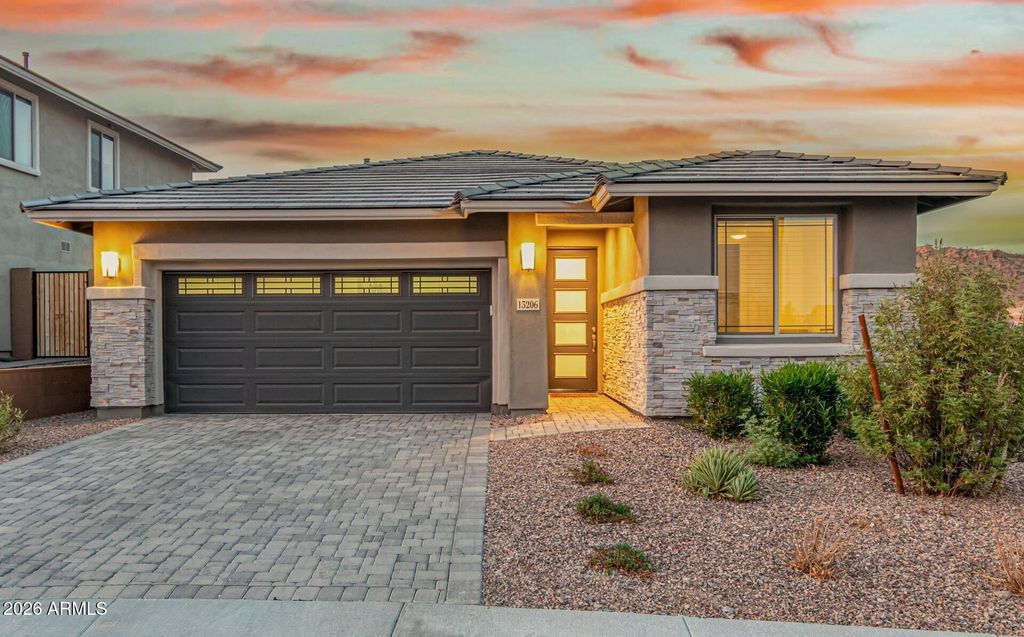 13206 W RED RANGE Way, Peoria, AZ 85383