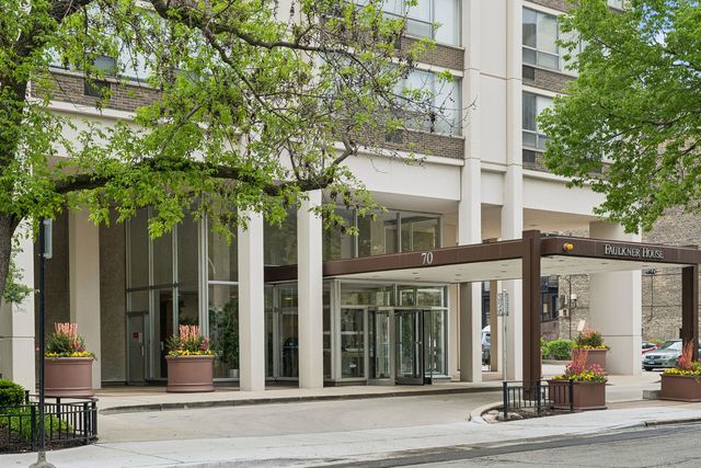 70 W Burton Place 402F, Chicago, IL 60610