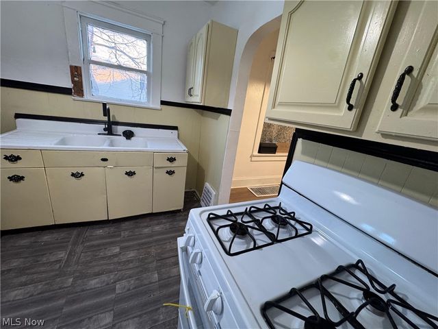 117 Kent Court, Akron, OH 44305