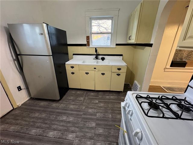 117 Kent Court, Akron, OH 44305