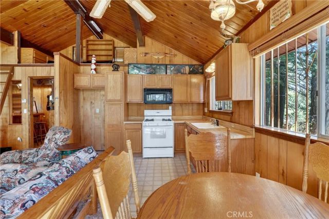 858 Poe Court, Lake Arrowhead, CA 92352