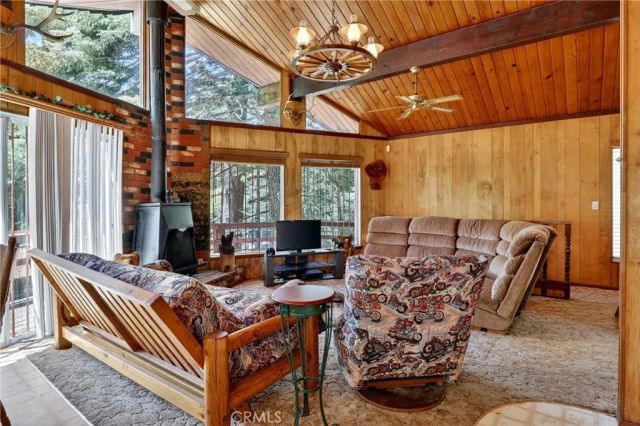 858 Poe Court, Lake Arrowhead, CA 92352