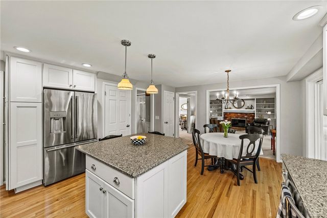 14 Summit Oaks, Pittsford, NY 14534