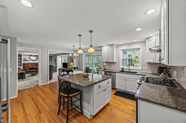 14 Summit Oaks, Pittsford, NY 14534