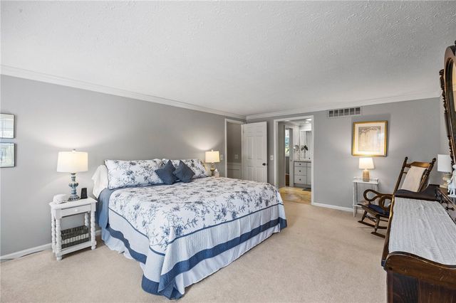 14 Summit Oaks, Pittsford, NY 14534