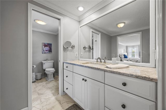 14 Summit Oaks, Pittsford, NY 14534