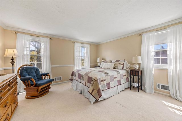 14 Summit Oaks, Pittsford, NY 14534