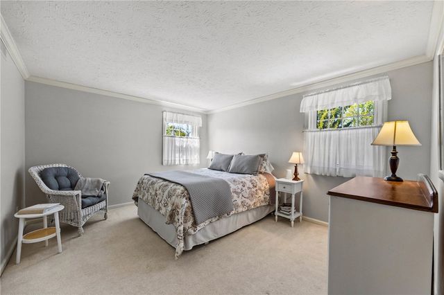 14 Summit Oaks, Pittsford, NY 14534