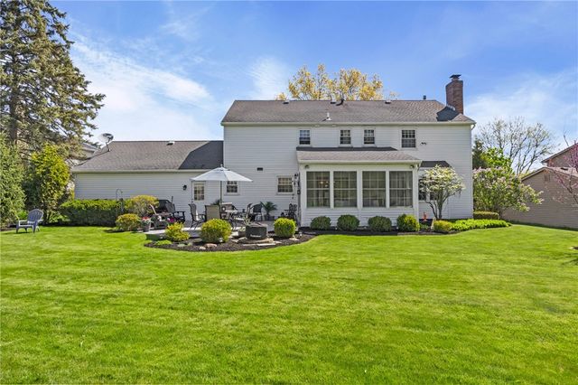 14 Summit Oaks, Pittsford, NY 14534
