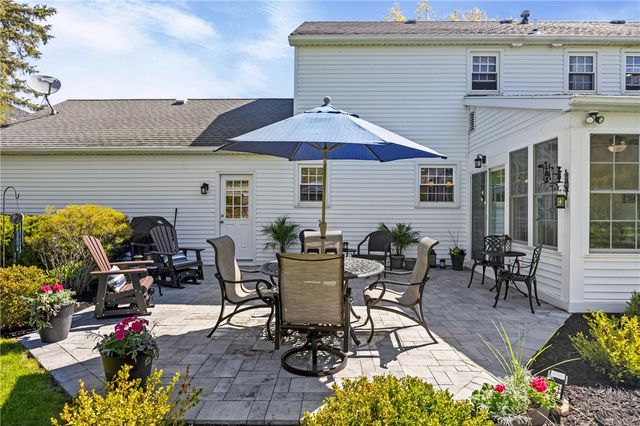 14 Summit Oaks, Pittsford, NY 14534