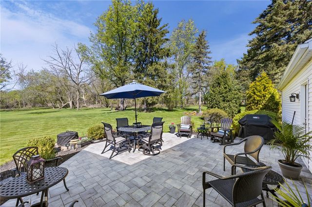 14 Summit Oaks, Pittsford, NY 14534
