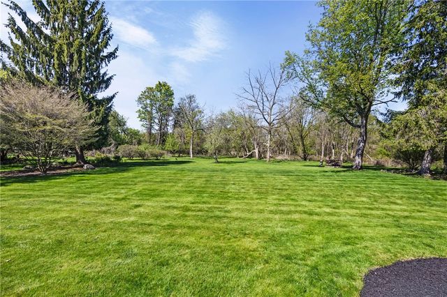 14 Summit Oaks, Pittsford, NY 14534