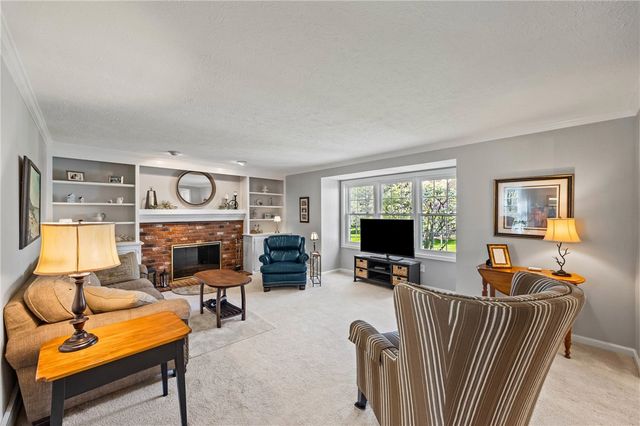 14 Summit Oaks, Pittsford, NY 14534