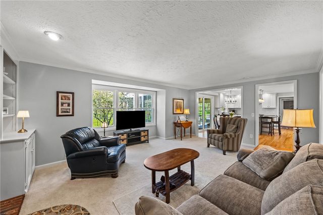 14 Summit Oaks, Pittsford, NY 14534