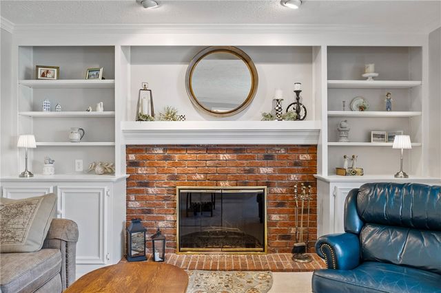 14 Summit Oaks, Pittsford, NY 14534