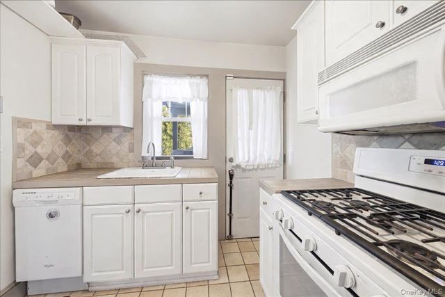 490 Carol Place, Pelham, NY 10803