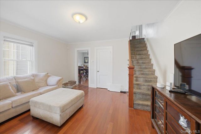 490 Carol Place, Pelham, NY 10803