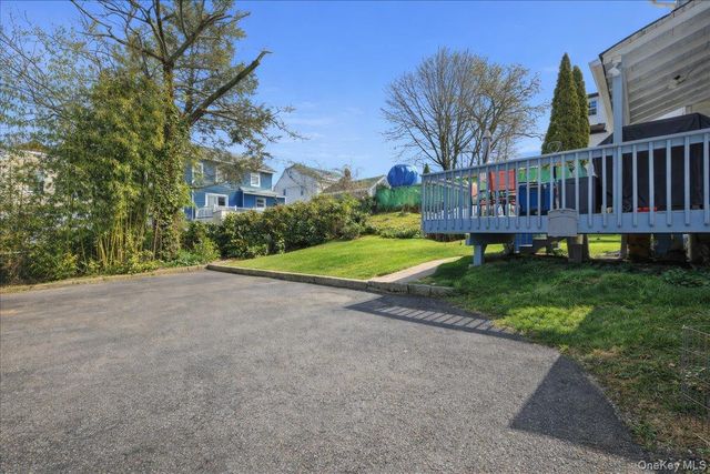 490 Carol Place, Pelham, NY 10803