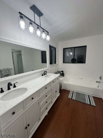 39 Overlook Dr 39, Independence Twp., NJ 07840