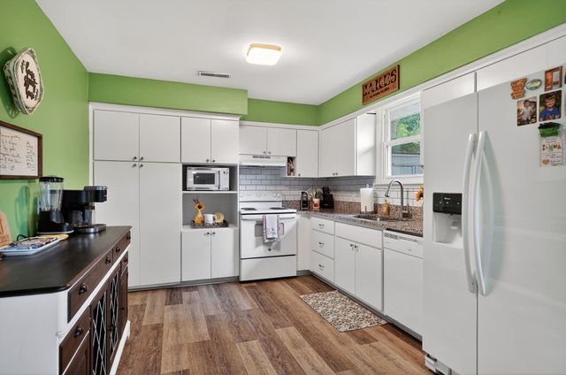 317 Lakeshore Dr, Mcminnville, TN 37110