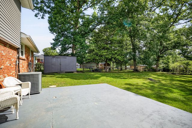 317 Lakeshore Dr, Mcminnville, TN 37110