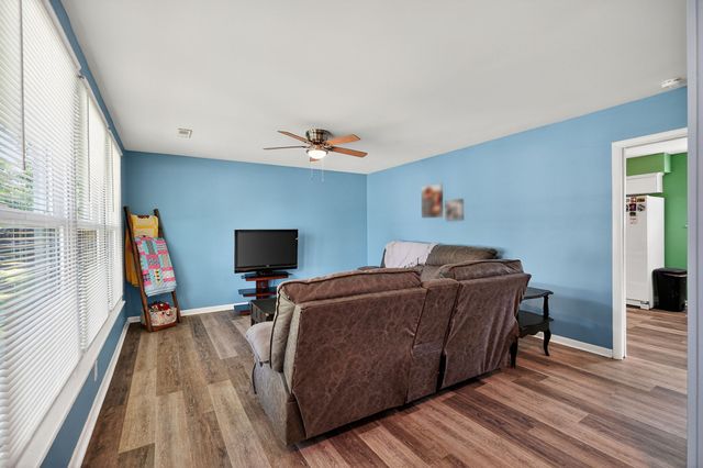 317 Lakeshore Dr, Mcminnville, TN 37110