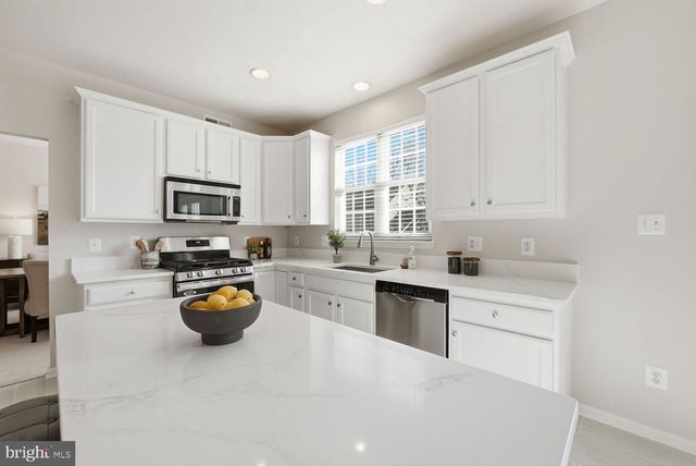 105 MEADOWBROOK CT SW, Leesburg, VA 20175